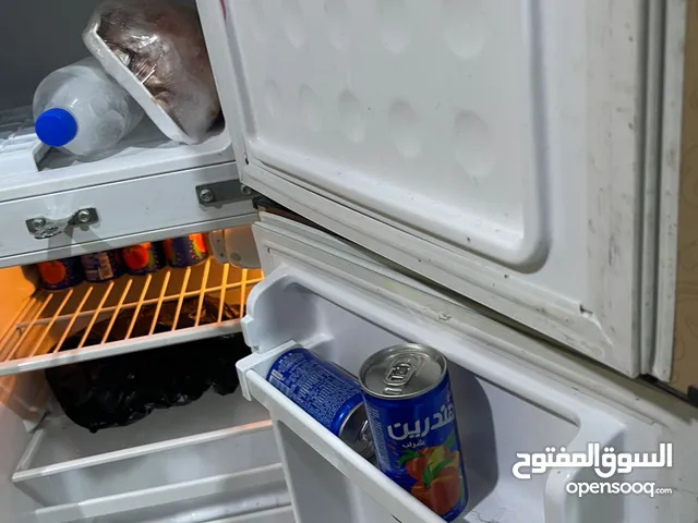 ثلاجة حجم 6 قدم بابين نضيفه