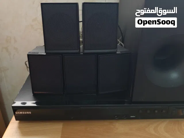 جهاز DVD مع سماعات وقرص سي دي وبلوتوث وفلاشة يشتغل عالريموت