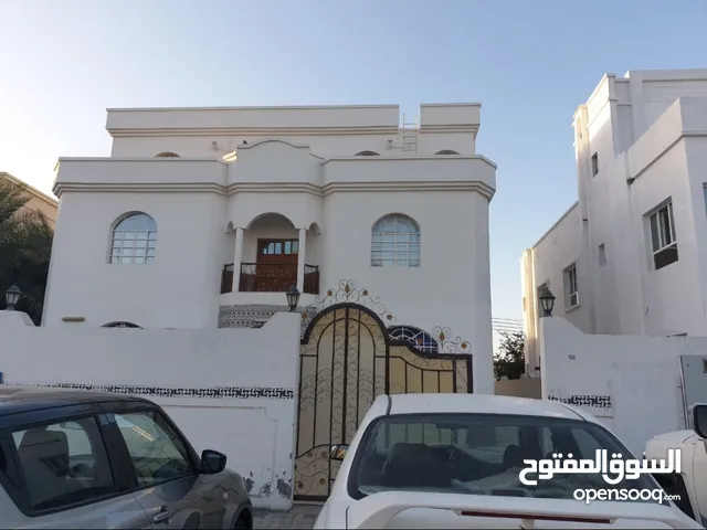 Apartment for rent in Al Mawaleh in very good location