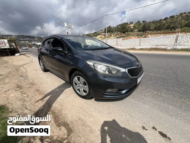 2016 كيا سيراتو Standard