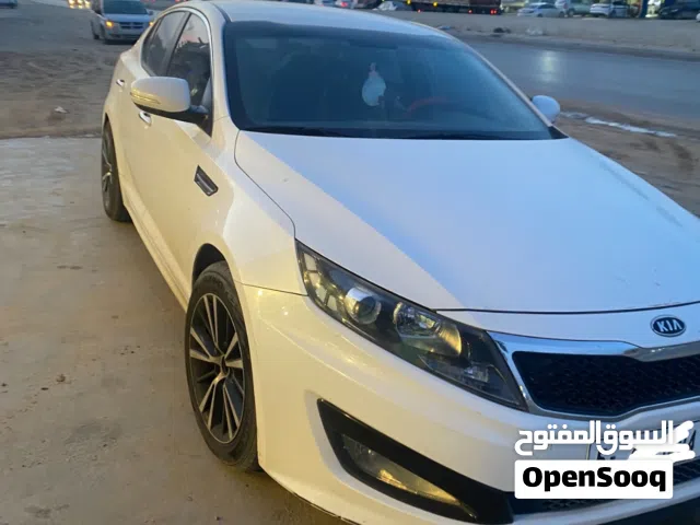 Kia optima كيا اوبتيما k5 2012. اللون أبيض نظيفة خالية من الحوادث قيادة بناتية