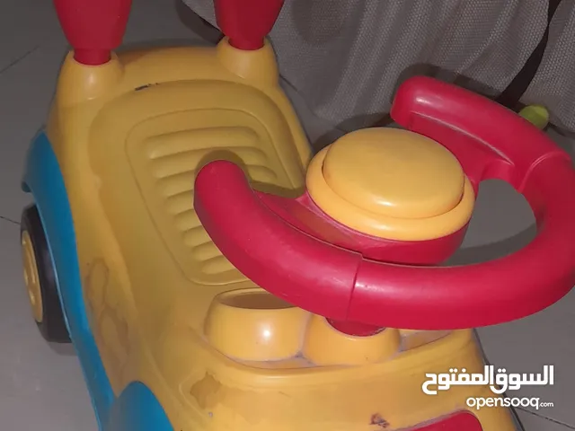 سيارة أطفال صغيره