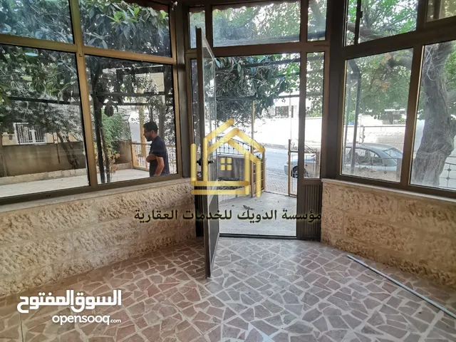 شقة فارغة - الجاردنز - 3نوم - ارضية - حديقة - قرب الخدمات العامة