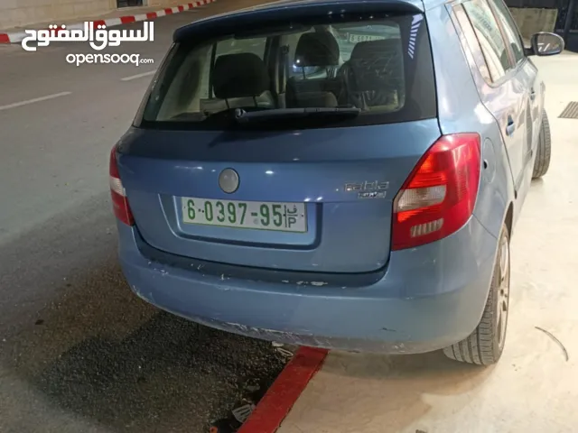 سيارة سكودا فابيا 2009  استراد على اسم شركة تاجر  سيارة ماشتغلت اجار يوم واحد ايد ثانية سيارة ونظيفة