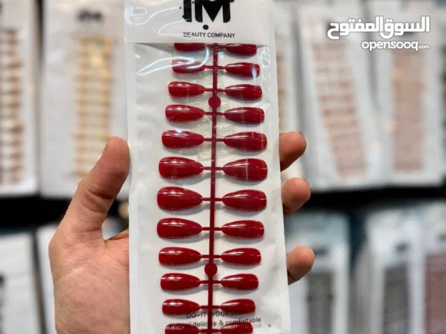 اضافر من ماركة im ٫قوية وبديلة للاكرلك اللون الاحمر والماروني