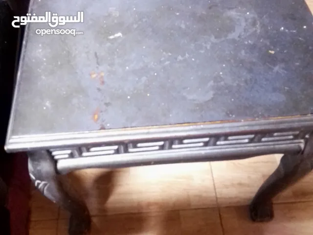 كنب جلسات خشب زان مع برادي و 3 طاولات للبيع مستعمل