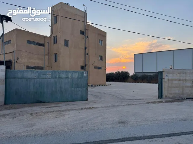 مستودعات أرضية للإيجار من 500 و لغاية 1000 متر في منطقة القسطل شارع الشحن الجوي مقابل أدوية الحكمة.