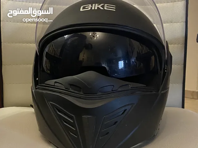 خوذة دراجات نارية نظيفة جداً من شركة GIKE