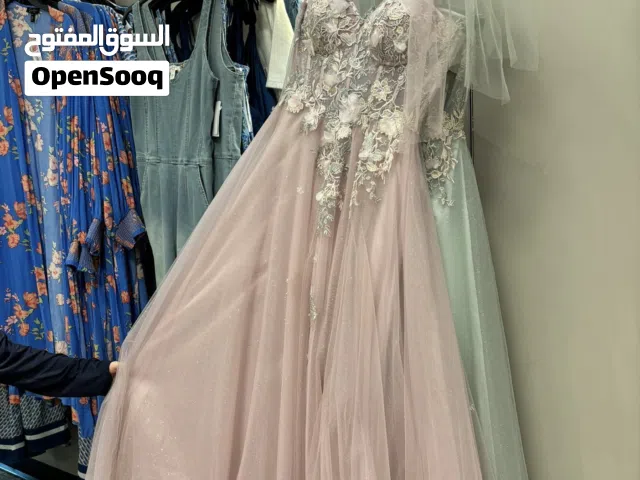 فساتين جديدة للبيع بسعر معقول