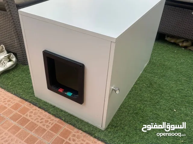 Cat litter enclosure