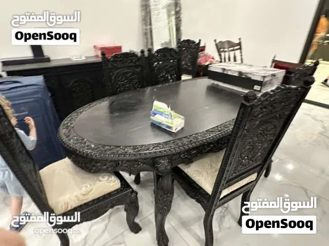 طقم كنب للجلوس مع طقم سفرة جلوس