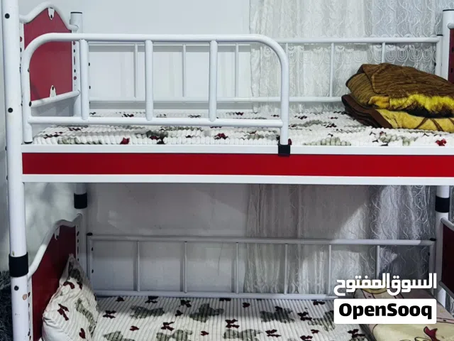 جرابي ام طابقين كلشي مابيهم اريد أبيعهم ماعندي مكان