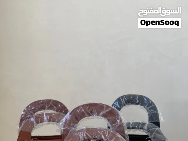 حقايب و هدايا نسائية و رجالية و اككسوارات جميله تابع الوصف   بوتيك فن