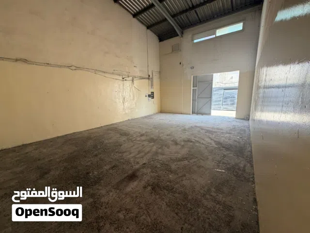 مستودع للإيجار السنوي  في عجمان الصناعية 1 مساحه 800 قدم  سعر مميز جدًا