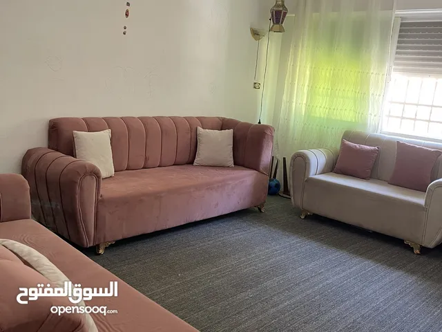 اثاث للبيع بحالة ممتازة