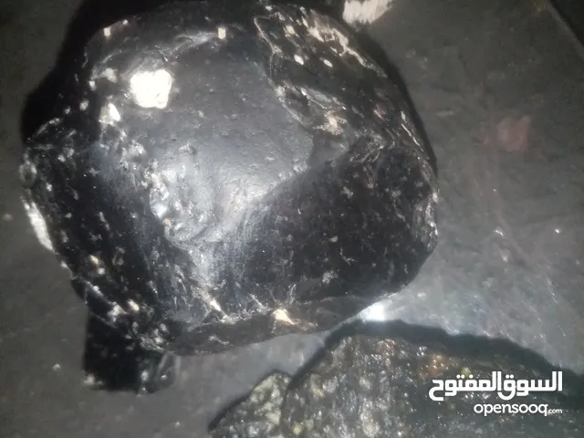 احجار كريمه ونيزك