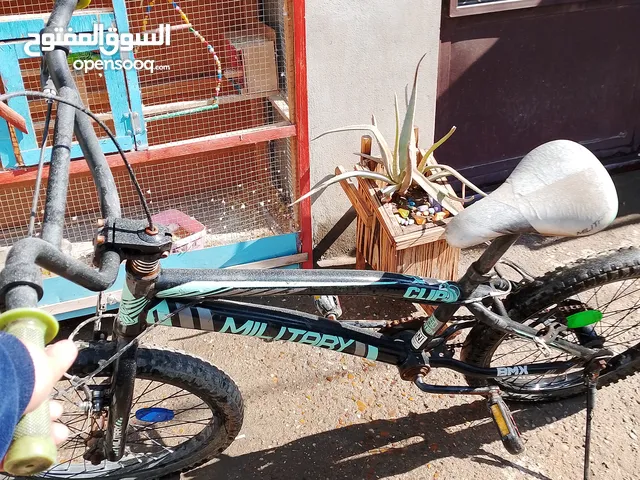 باسيكل BMXللبيع ب70الف بس بنجر بلتاير الامامي بس الخلفي مابيه شي