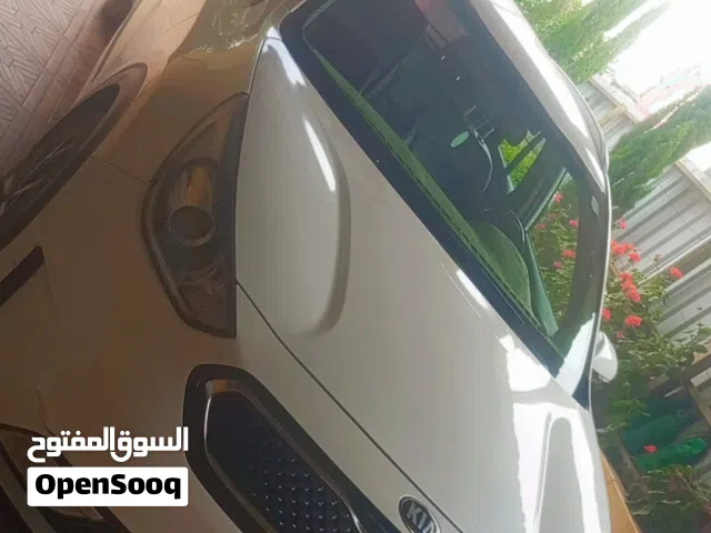 2017 كيا نيرو Standard