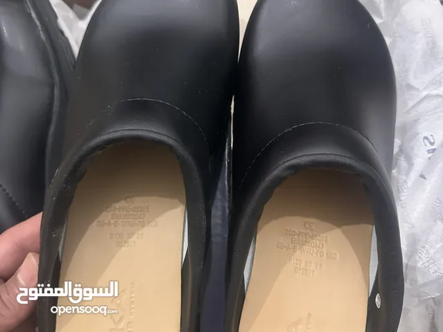 حذاء مقاوم للانزلاق عالى الجودة من SIKA