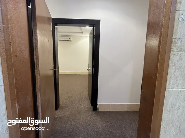 140 m2 4 Bedrooms Apartments for Rent in Al Riyadh Al Taawun
