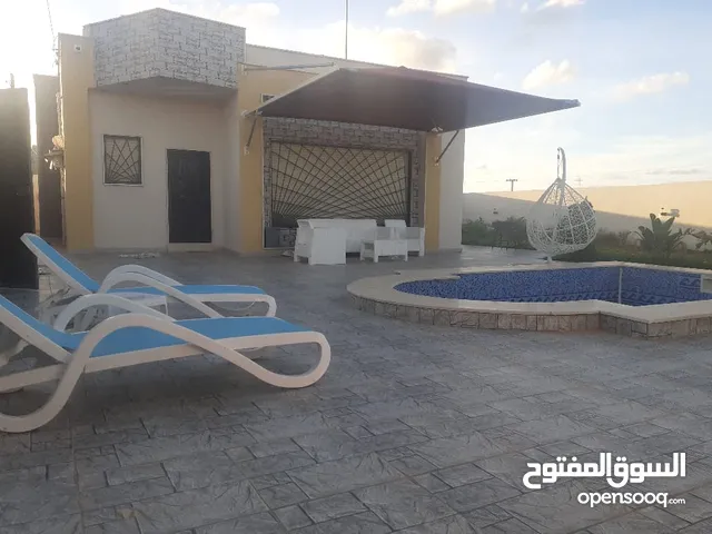 أستراحه بالاثات ثاني قطعه عن الرئيسي للبيع مساحتها 450م وأجهتين