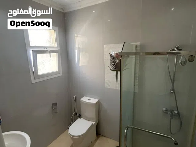 متاح لدينا غرف واستديوهات مفروشه بالخوير والعذيبه بسعر يبدا من 140الى180شامل كل شى سكن جاهز لسكن فور