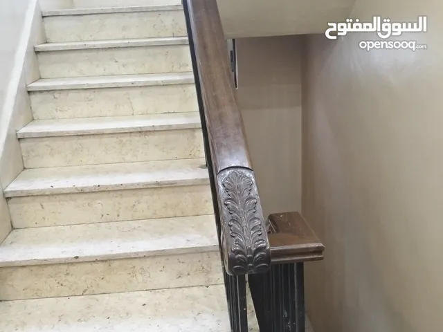 دربزين حديدي مستعمل للبيع بحالة الوكالة 5 قطع مع الخشب