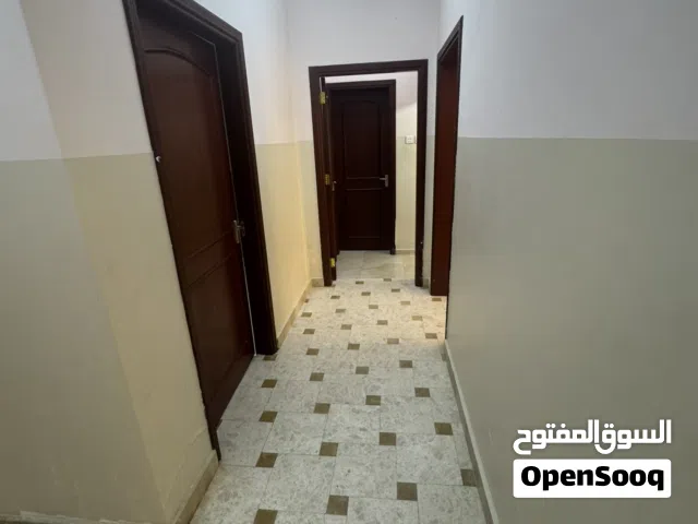 للعوائل شقة للايجار غرفتين ومجلس 2 حمام مطبخ في المعبيلة قريب دوار الصفاء