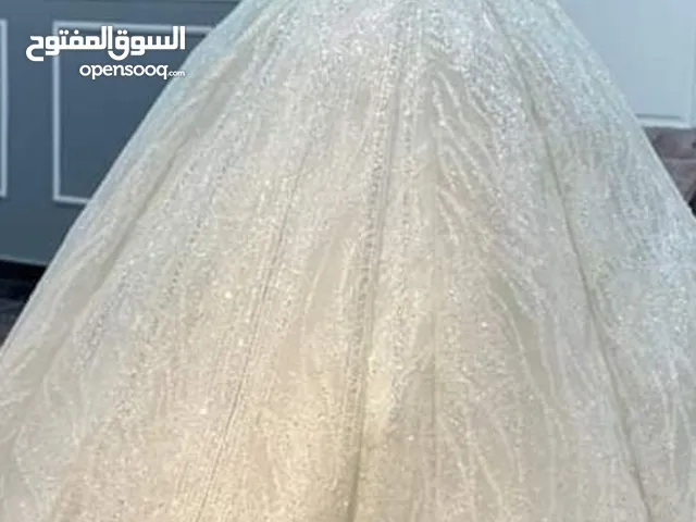 بدلة عرس لون ابيض