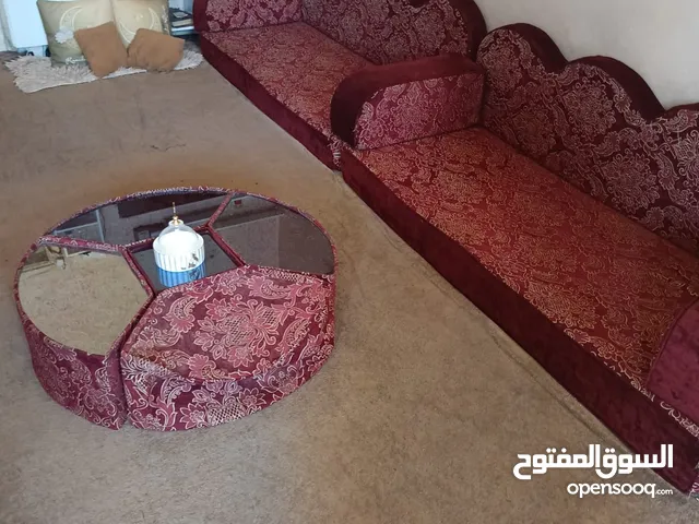 جلسه عربيه خمس فرشات ارتفاع 18 لون خمري بحاله ممتازه