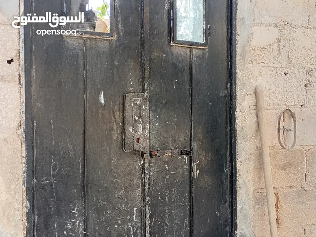 باب حديد خارجي مع مجلى ستانلس