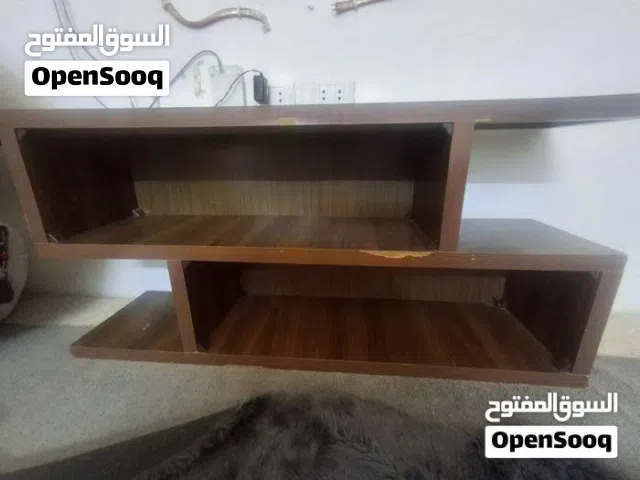 طاوله شاشة + ثريا كريستال + درج خشبي بسعر 20 دينار