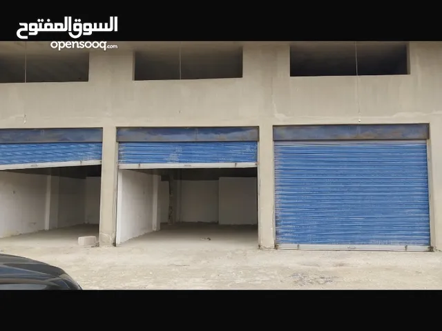 مخازن ومستودعات للإيجار عدد 4 مساحه كل مخزن 8*4 متر 32 متر -اتوستراد الزرقاء بعد مثلث الحديد