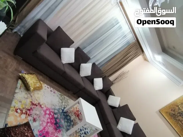 ركنه للبيع من ابيات ب 80 وسجاده معها واحده زيها للممر