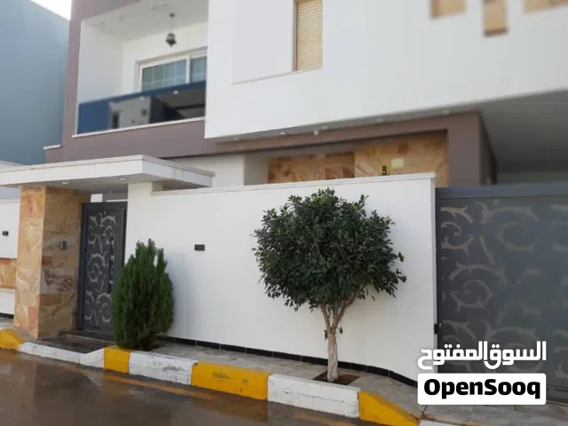 450 m2 More than 6 bedrooms Villa for Sale in Tripoli Al-Serraj