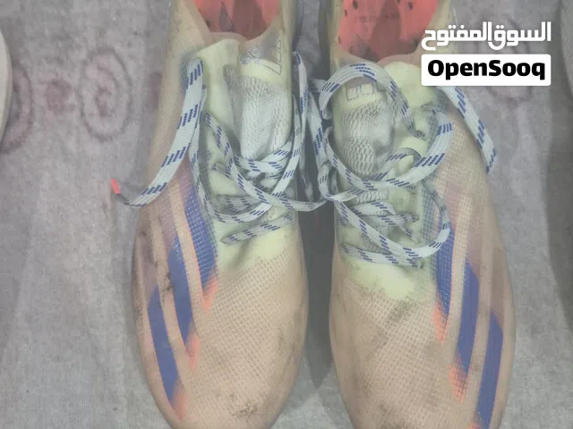 حذاء رياضي للبيع