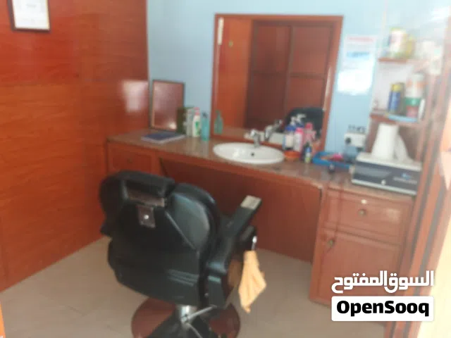 محل حلاقه للبيع