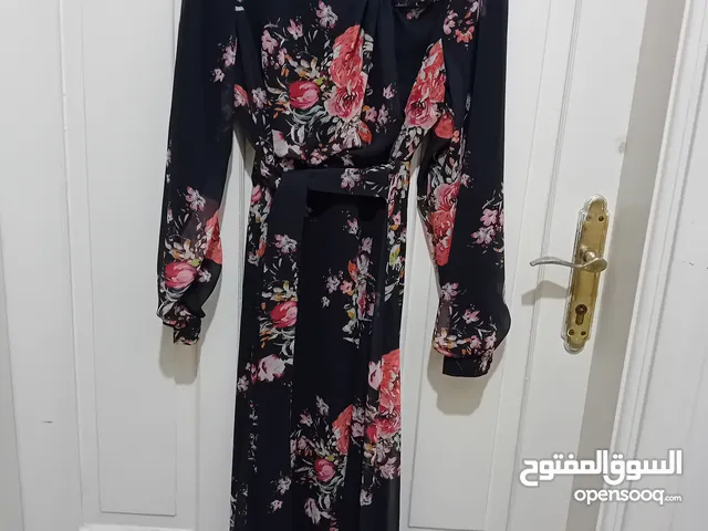 240 قطعه ملابس نسائي رجالي اطفال مستعمل نظيف