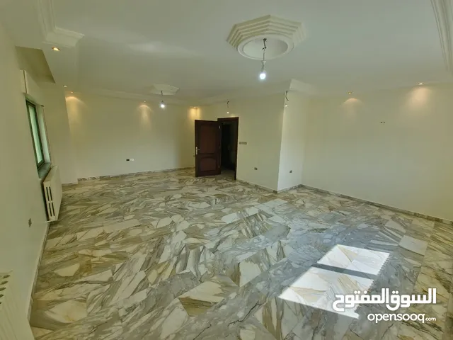 شميساني شقه فارغه للايجار بمنطقه هادئه للطابق الثالث مع مصعد