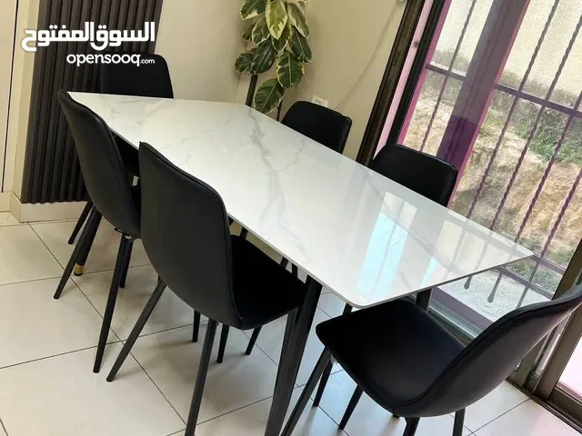 مجموعة طاولة الشايشغ المميزة! أضيفي لمسة من الفخامة والأناقة إلى مساحتك مع طقم طاولة الشاي المصمم