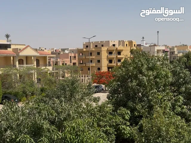 شقة للايجار اول سكن قريبة من الجامعة البريطانية باطلالة بانوراما الفيلا فيها اربع شقق