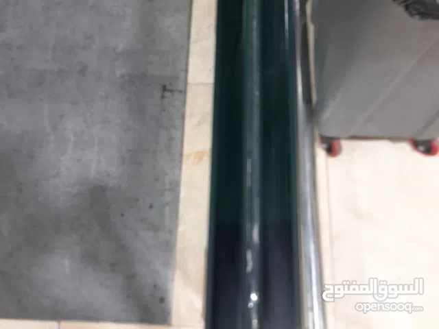 درابزين زجاج 12 ملم طوله 12 متر مكون من عدة قطع باكسسواراته للبيع