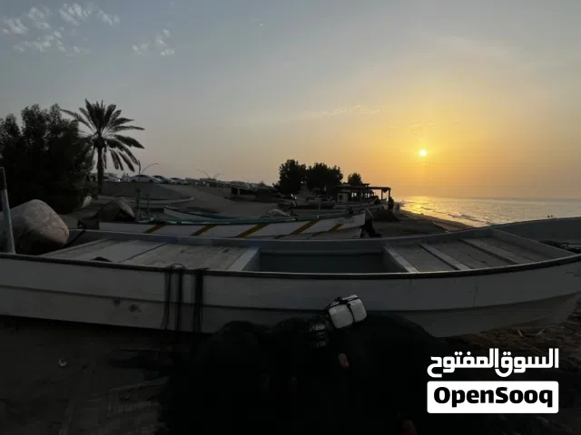 قارب 25 للبيع بدون ملكيه وبدون مكينه