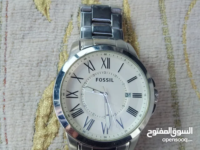 ساعة فوسيل Fossil بلد المنشاء اليابان وتصميم سويسرا شركة عالمية