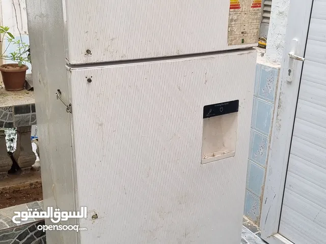 ثلاجة عادية للبيع...