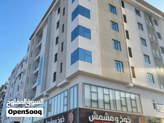 شقة في بوشر جنب محطة المها للاستخدام السكني او التجاري