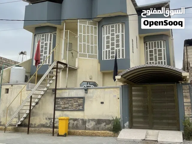 بيت حديث للبيع، في القبلة