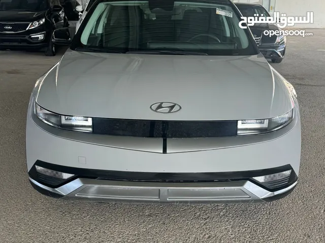 هيونداي ايونك 5 كهرباء موديل 23 لون اسمنتي فاتح للبيع