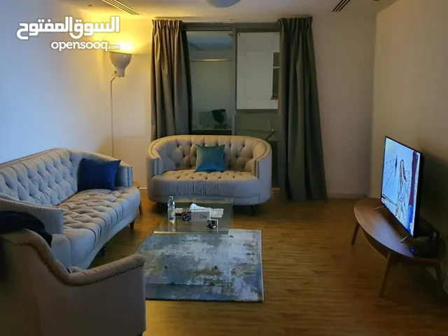 دبي الجميرا شارع المينا غرفتين وصاله مفروشه فرش سوبر لوكس للايجار الشهري مع بلكونه وباركن شامل
