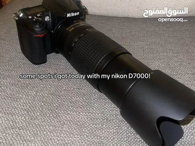 شركة نيكون هي واحدة من الشركات الرائدة في مجال التصوير الفوتوغرافي، وتقدم مجموعة واسعة من الكاميرات
